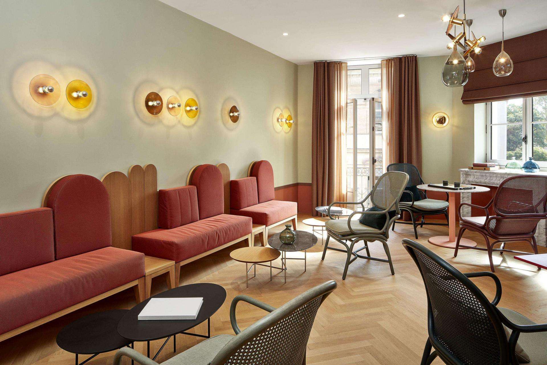 The meeting rooms of the Hotel De Cambis
Come and discover the meeting rooms of the Hotel De Cambis
in the heart of the ramparts of Avignon for your next meetings.