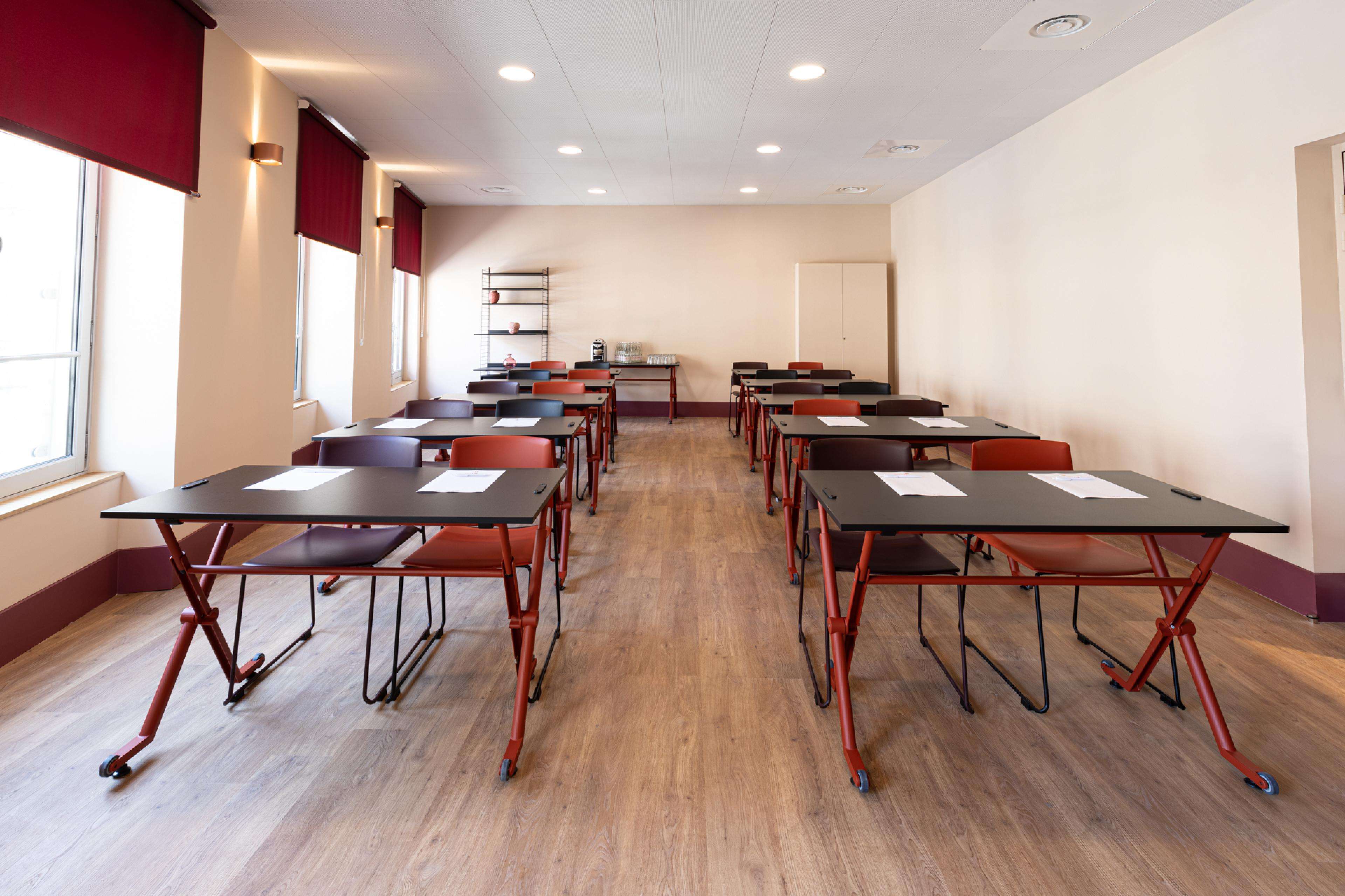 Les Salons de l'Hôtel De Cambis
Venez découvrir les Salons de l’Hôtel De Cambis
au cœur des remparts d’Avignon pour vos prochaines réunions